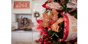 The Best Christmas Flowers for a Winter Wonderland-themed Tree